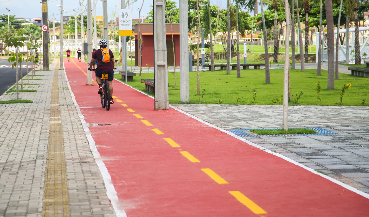 ciclista no parque rachel de queiroz